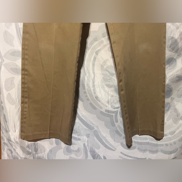 Haggar Clothing Straight Fit Premium No Iron Khaki Pants Preppy Men's Size 32x32 - Picture 3 of 9